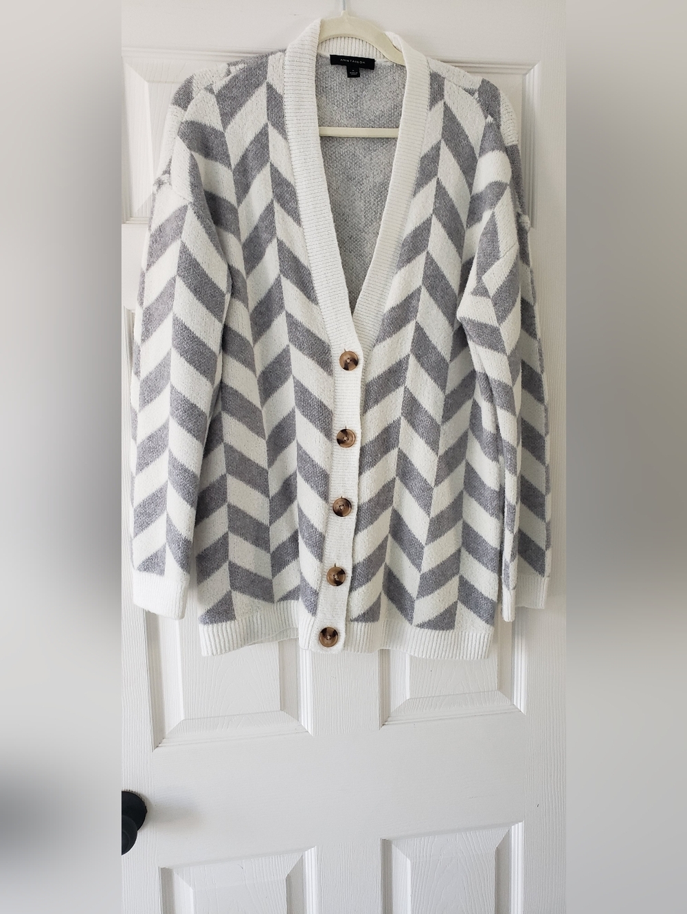 Ann Taylor Chevron Cardigan Sweater White & Gray Size Medium